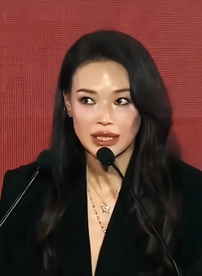 岁女神的松弛感穿搭与真实状态舒淇红毯造型再引热议！49(图1)